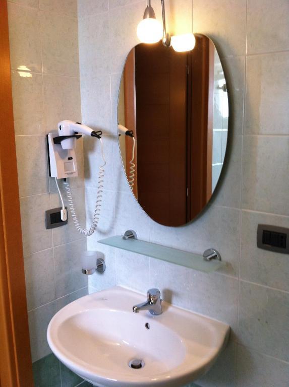 Hotel Atleti فوجيا الغرفة الصورة