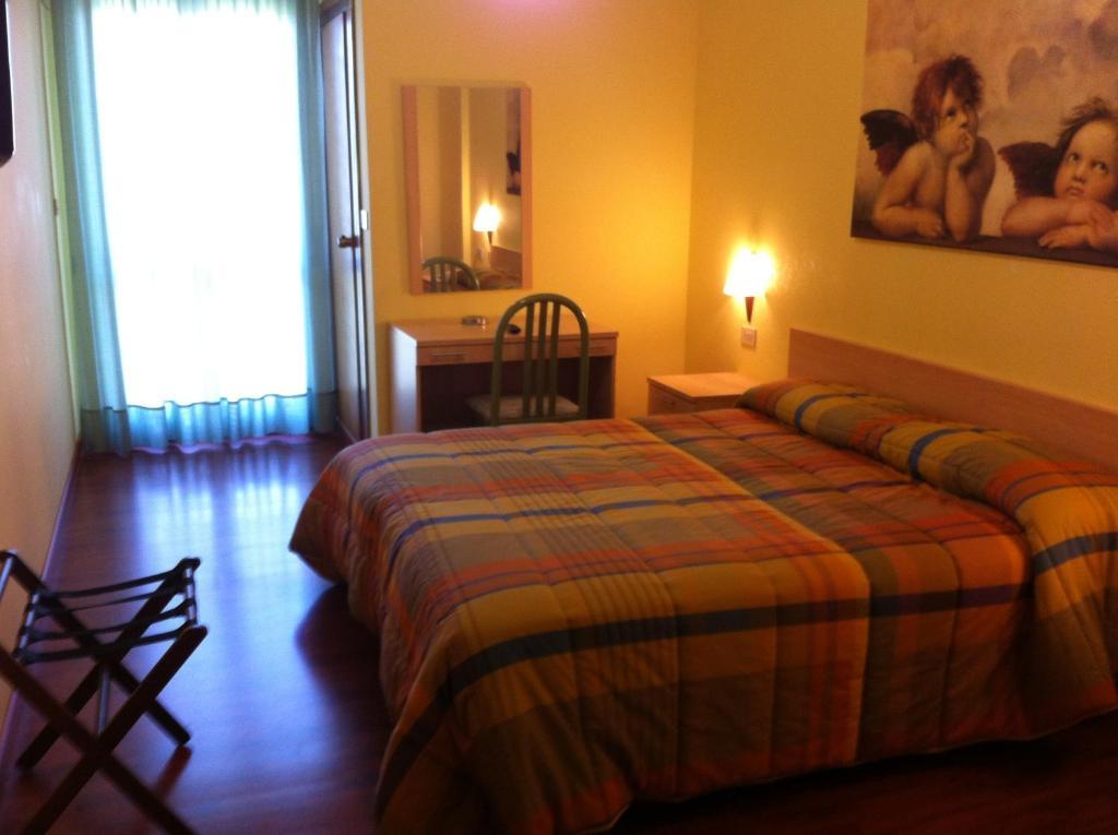 Hotel Atleti فوجيا الغرفة الصورة